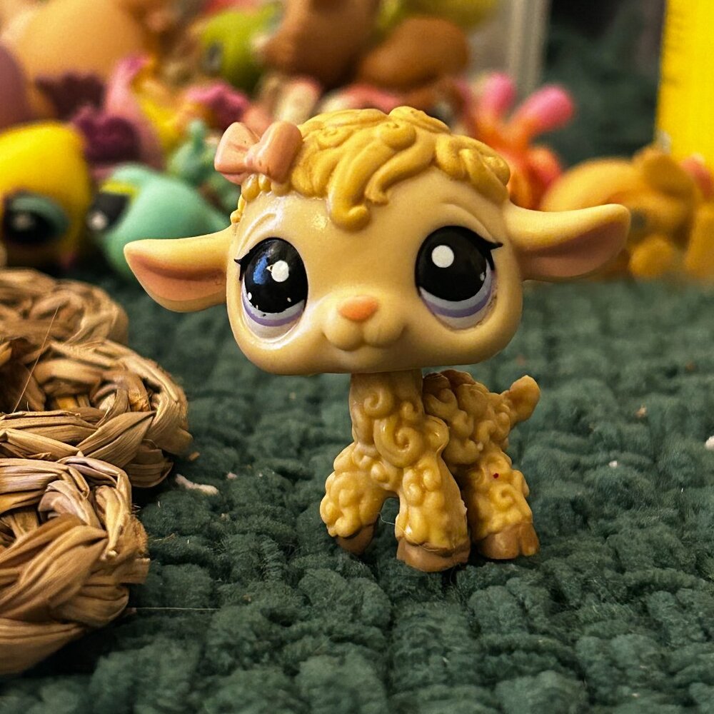 Lamb Littlest Pet Shop LPS 1002 Yellow Pink Bow